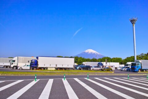 【物流2024問題】高速道路料金を払っているのに、駐車スペース不足で有料パーキング新設っておかしくないか？