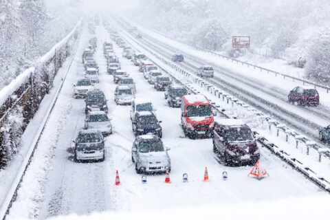 【トラックの不思議2024】冬季に話題となる雪上での走破性、果たしてトラックの実力は?