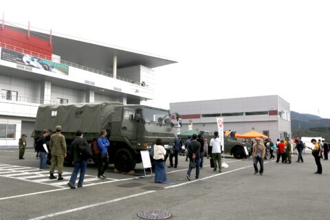 市販車とは違う専用設計。自衛隊の専用トラックはここがすごい！